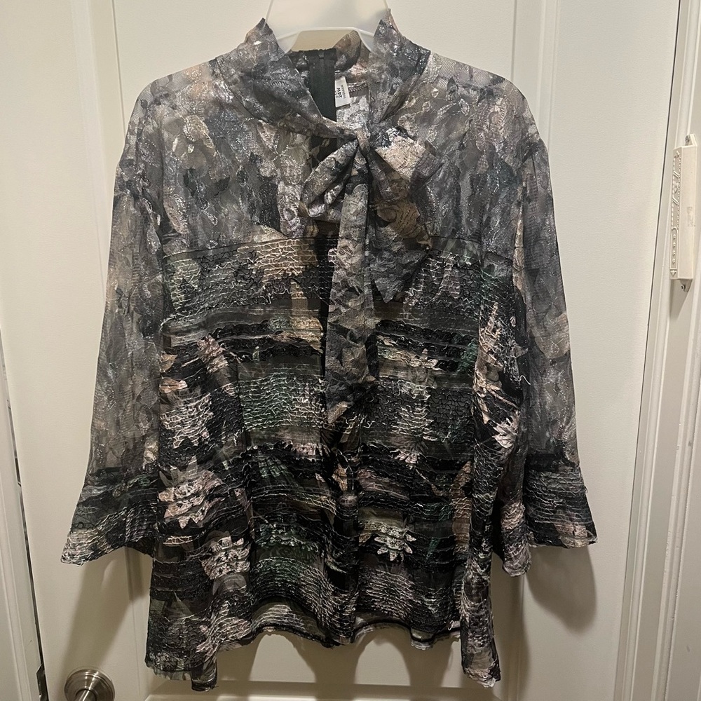 PLUS-size 24W dressy sheer blouse w front bow. Multi- toned textured fabric CHIC